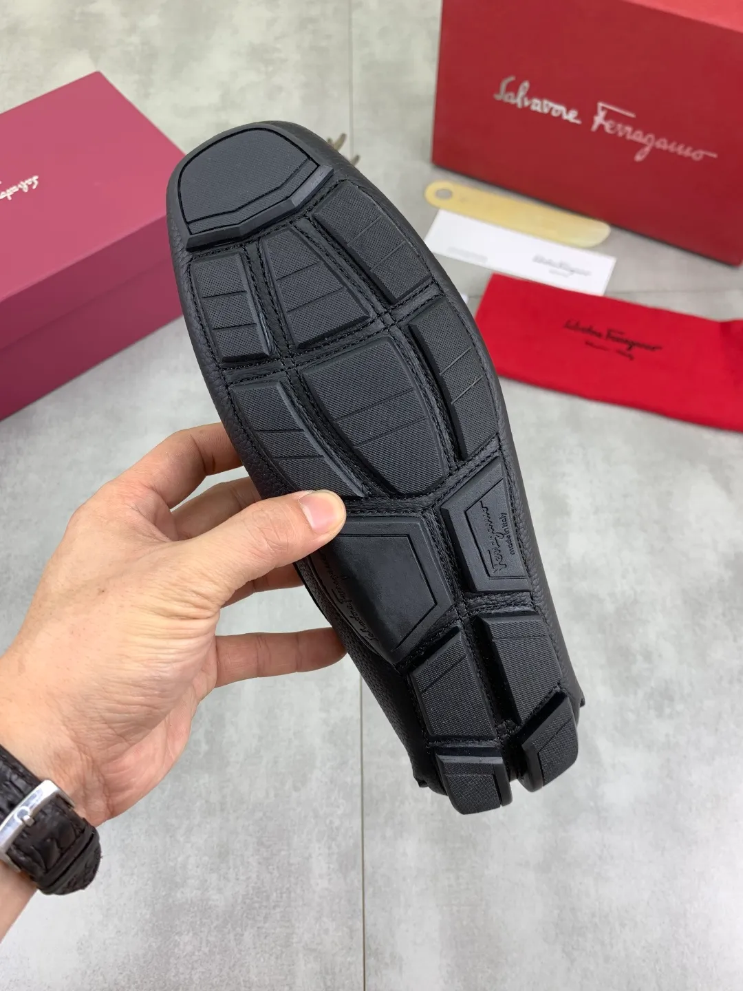 Men's shoes 💰P542 New model, high quality [Ferragamo/Ferragamo] Latest lazy slip-on shoes Original imported calfskin, imported cowhide lining + original luxury metal buckle + original combination outsole Comparison without pressure Code number: 38-45